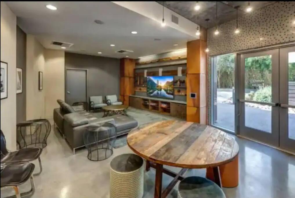 Apartment Sleeps 10 In Gaslamp Quarter Elegant 3 Bedroom Near Convention