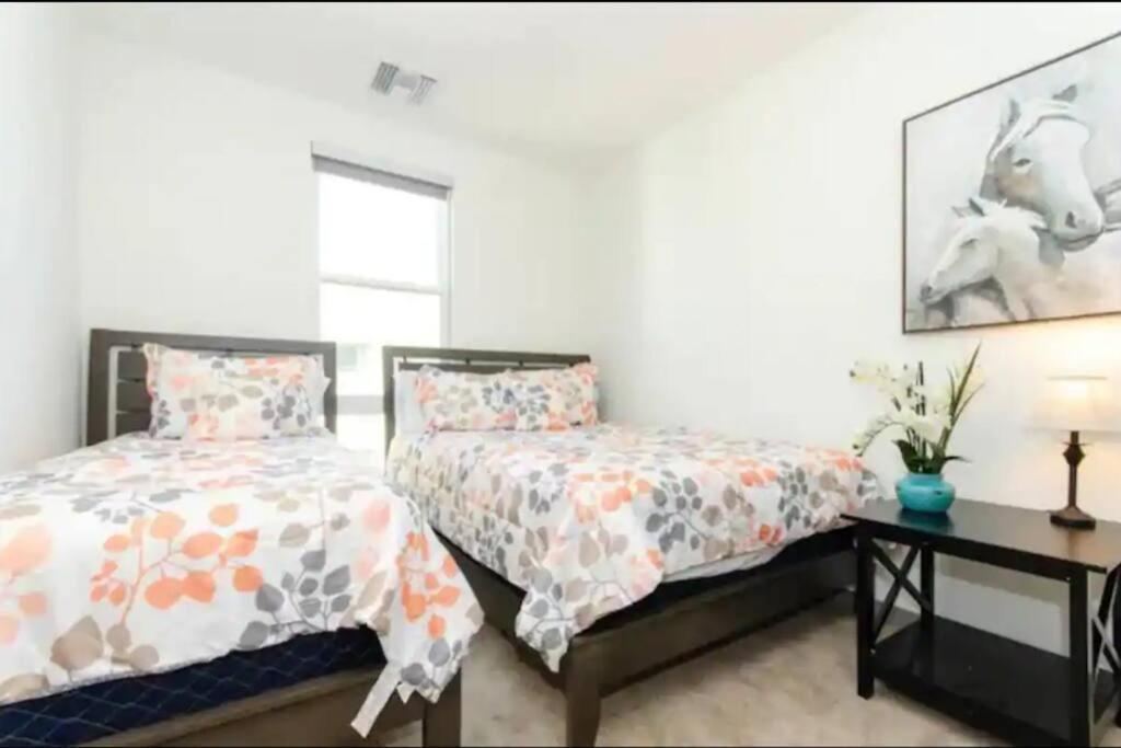Apartment Sleeps 10 In Gaslamp Quarter Elegant 3 Bedroom Near Convention San Diego