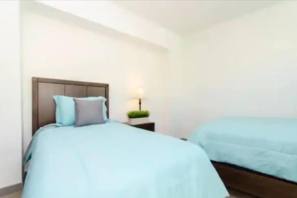 Sleeps 10 In Gaslamp Quarter Elegant 3 Bedroom Near Convention Apartment *