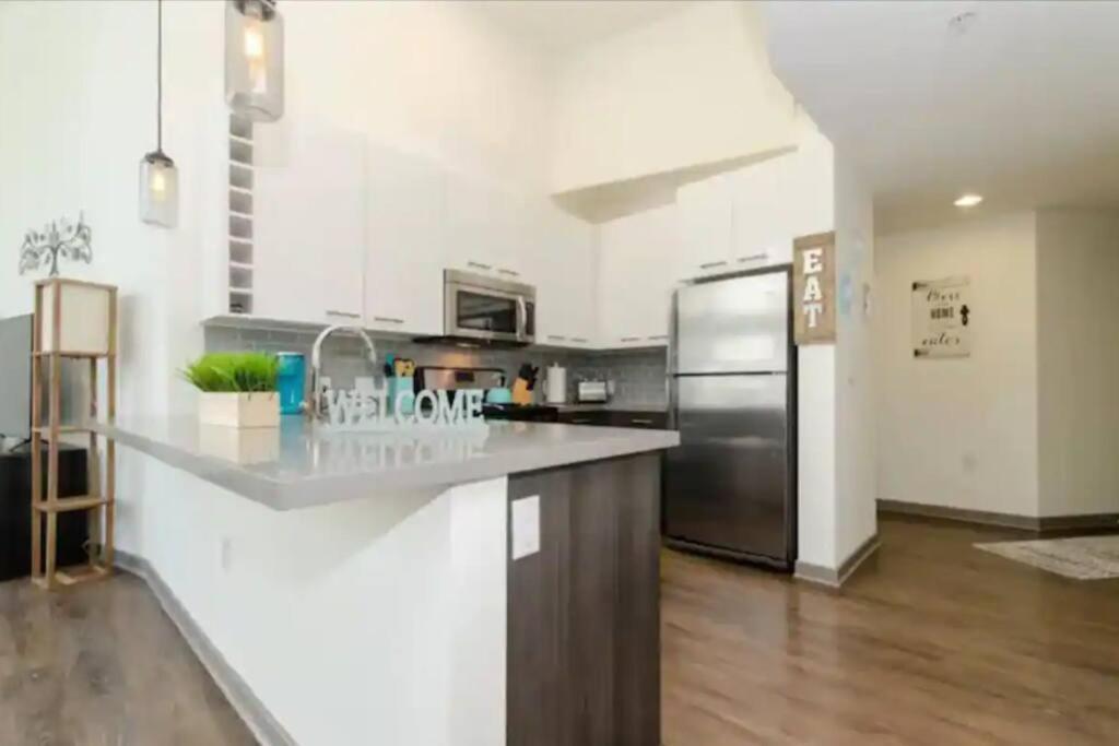 Apartment Sleeps 10 In Gaslamp Quarter Elegant 3 Bedroom Near Convention *