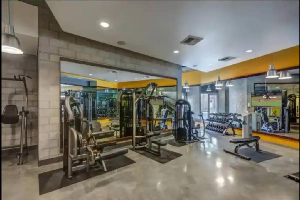 Sleeps 10 In Gaslamp Quarter Elegant 3 Bedroom Near Convention Apartment