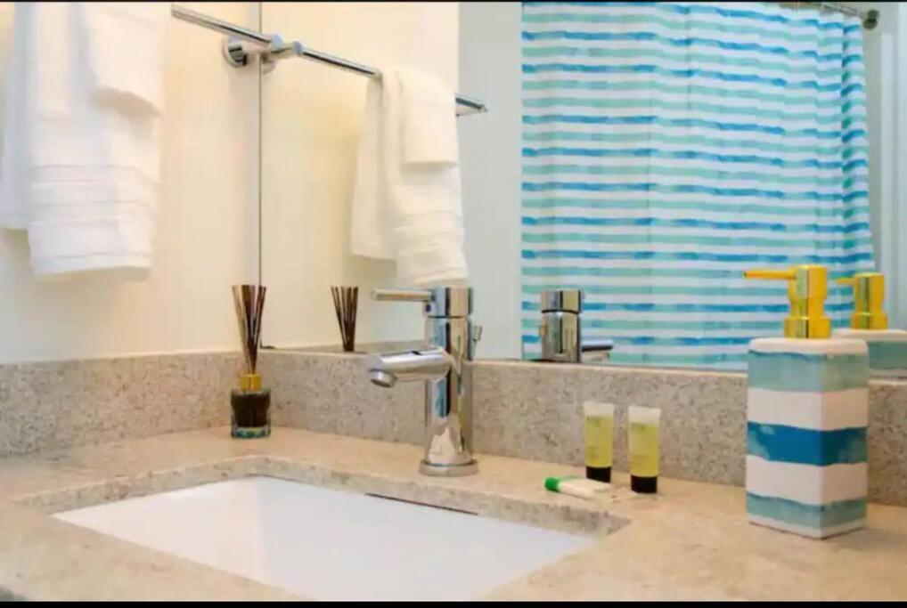 Sleeps 10 In Gaslamp Quarter Elegant 3 Bedroom Near Convention San Diego