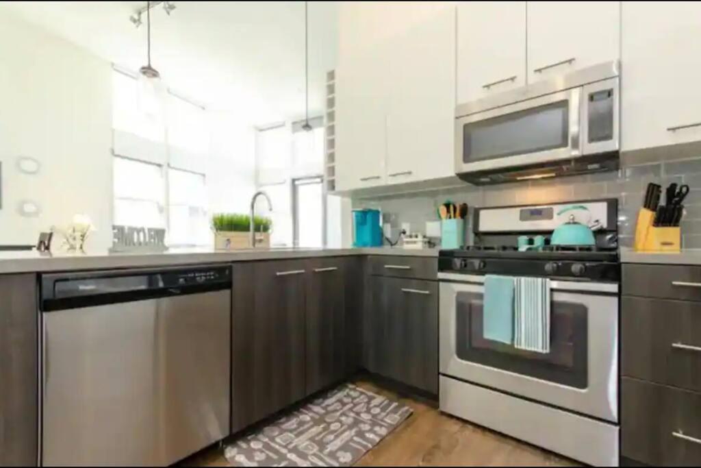 Sleeps 10 In Gaslamp Quarter Elegant 3 Bedroom Near Convention Apartment