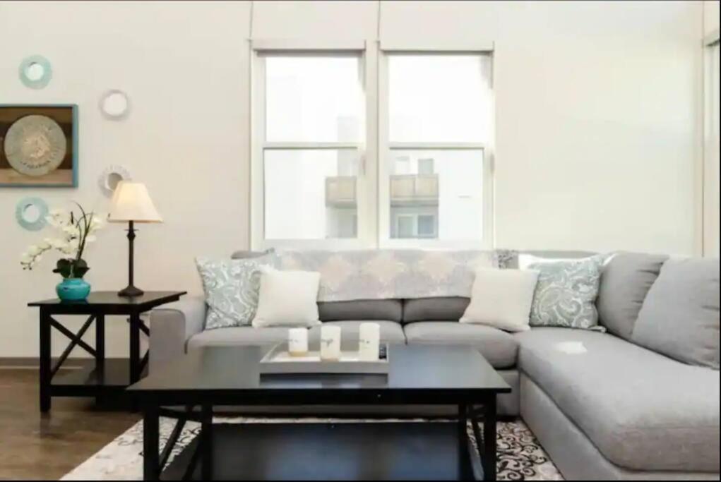 Sleeps 10 In Gaslamp Quarter Elegant 3 Bedroom Near Convention Apartment